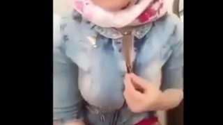 Türbanlı Azgın Kadın Ceketini Açıp Amını Parmaklıyor