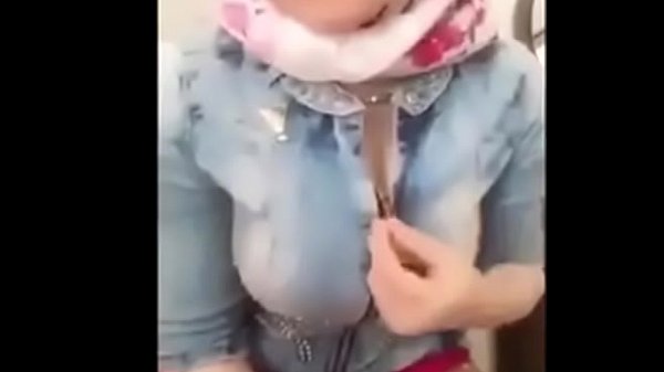 Türbanlı Azgın Kadın Ceketini Açıp Amını Parmaklıyor